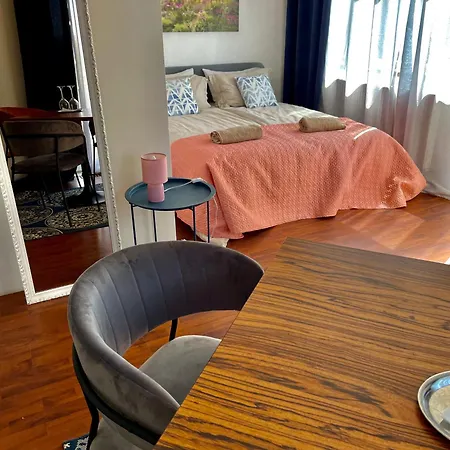 Surf House Dreamers Coast Bed & Breakfast