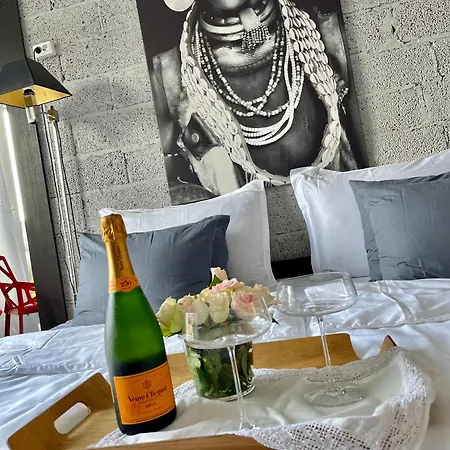 Surf House Dreamers Coast Bed & Breakfast *