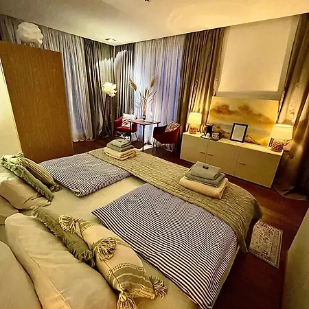 Surf House Dreamers Coast Bed & Breakfast