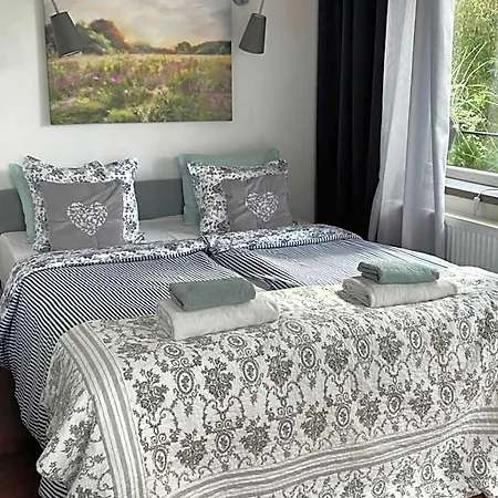 Surf House Dreamers Coast Bed & Breakfast 3*