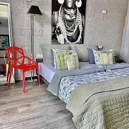 Surf House Dreamers Coast Bed & Breakfast