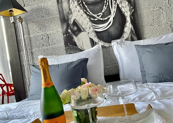 Surf House Dreamers Coast Bed and Breakfast 3*