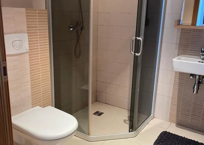 Surf House Dreamers Coast Bed and Breakfast