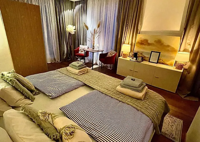 Surf House Dreamers Coast Bed and Breakfast